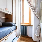 Quarenghi 31c Апартаменти *