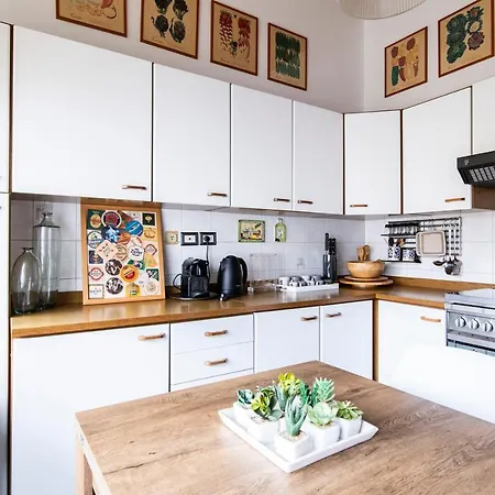 Quarenghi 31c Apartamento *